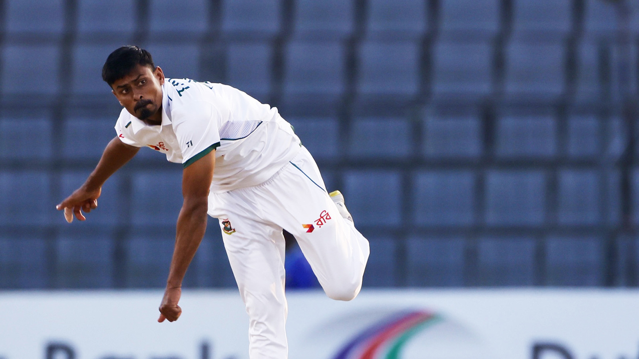 সাকিবের পাশে তাইজুল