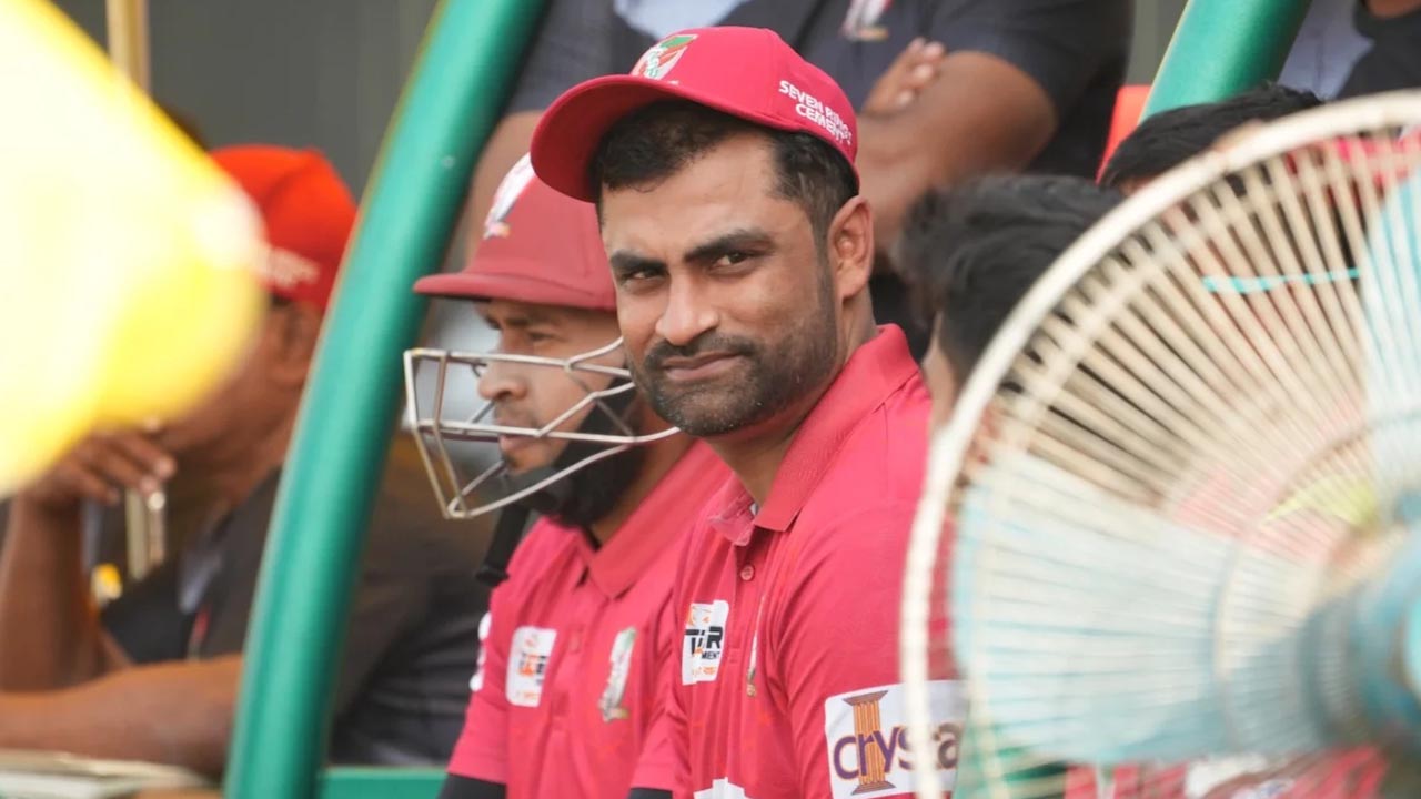 বিপিএল থেকে নাম সরিয়ে নিলেন তামিম