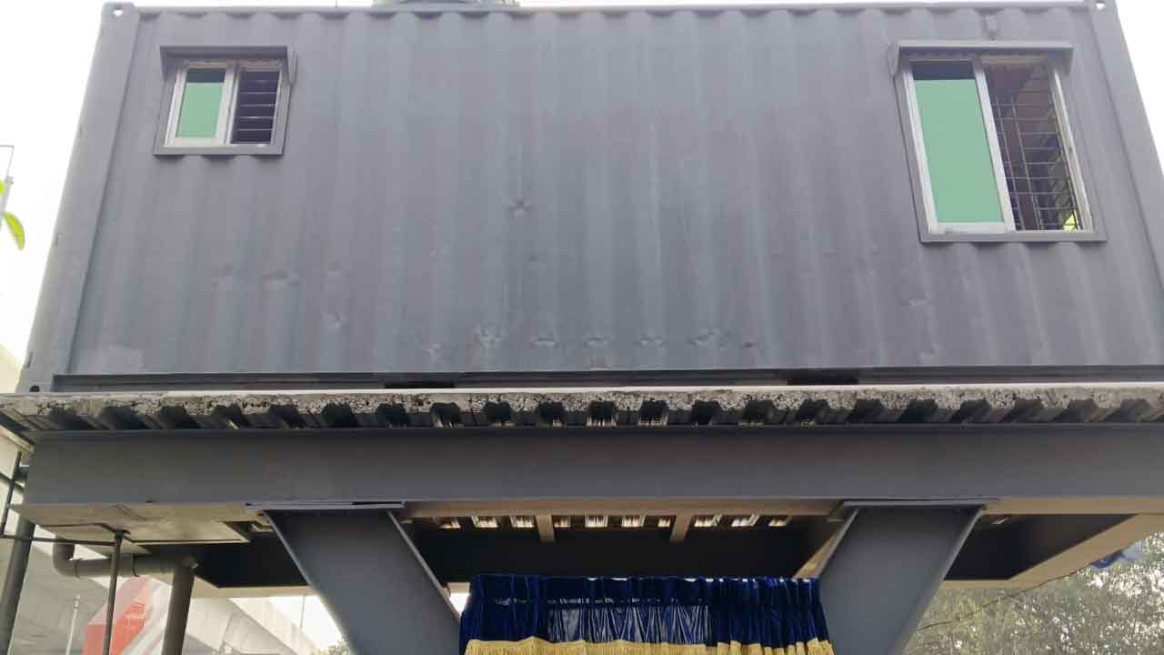 রাজধানীতে দ্বি-তল কাঠামোর ট্রাফিক পুলিশ বক্স