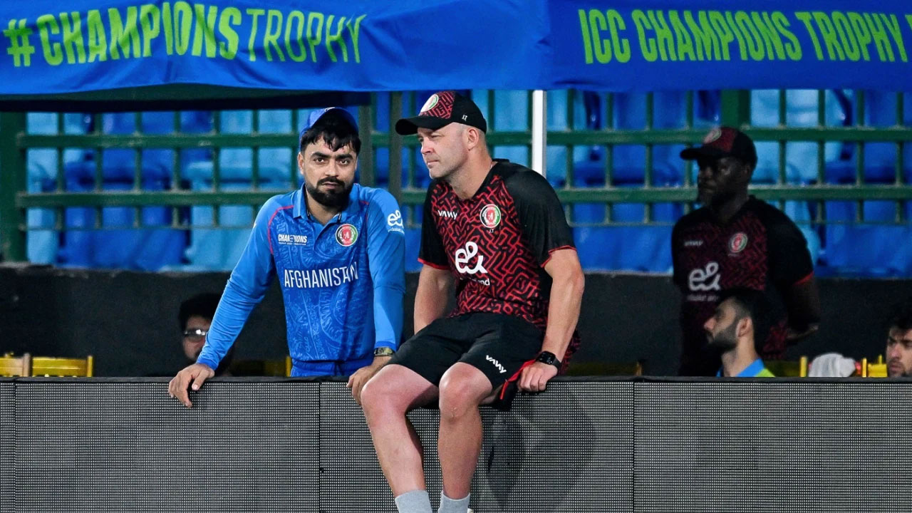 থাকতে হবে রসবোধ, জানতে হবে মাইক্রোসফ্ট অফিস; রশিদদের কোচ হতে যা লাগবে