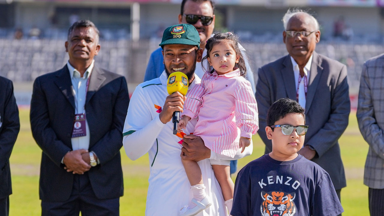 আয়োজন দেখে মুমিনুল ভেবেছিলেন অবসরে যাচ্ছেন মুশফিক!