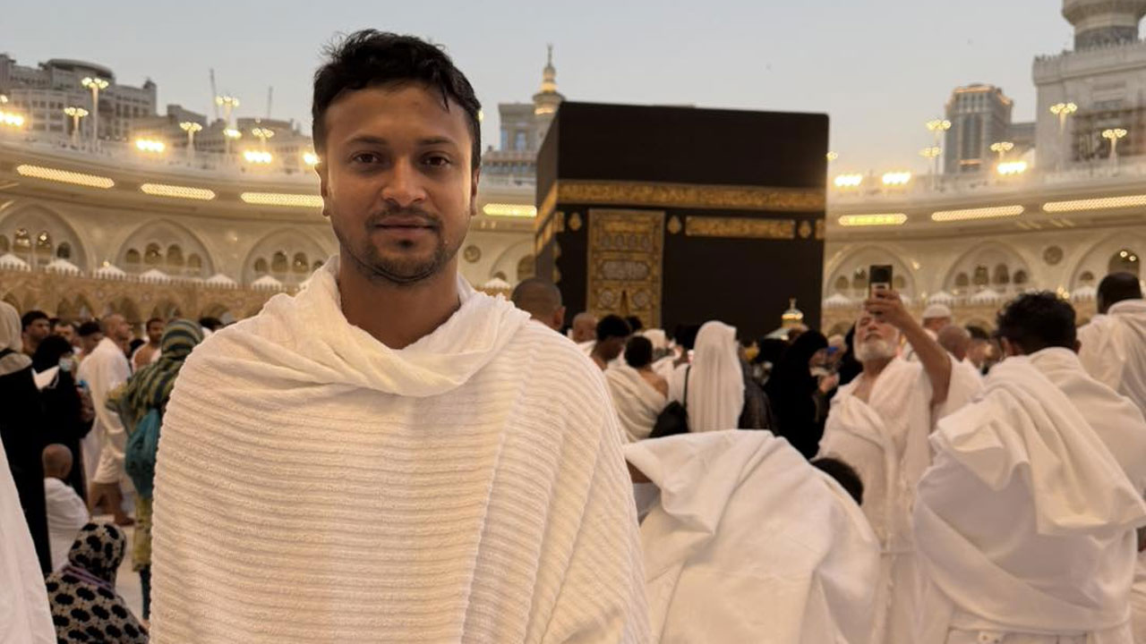 বাংলাদেশের জন্য দোয়া চাইলেন সাকিব