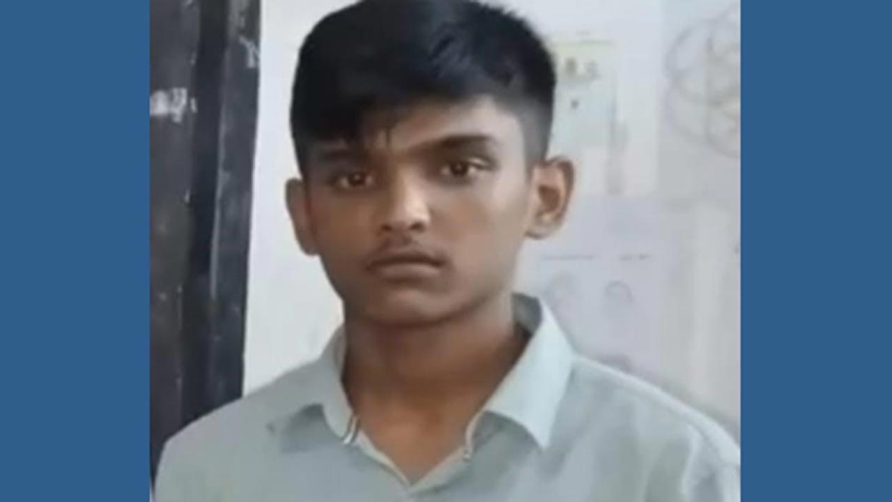 অভাবে ফি দিতে না পেরে বিদ্যালয়েই আত্মহত্যা করল শিক্ষার্থী!