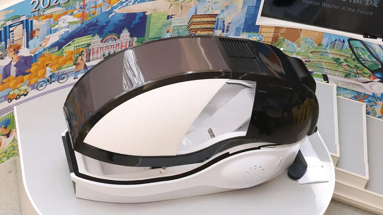 মানব ওয়াশিং মেশিন তৈরি জাপানের, ধুয়ে দেবে পুরো শরীরকে