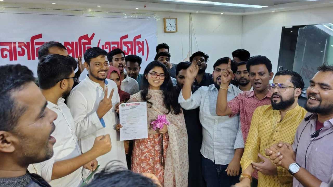 ঢাকা-৯ আসনে এনসিপির মনোনয়ন ফরম কিনলেন তাসনিম জারা