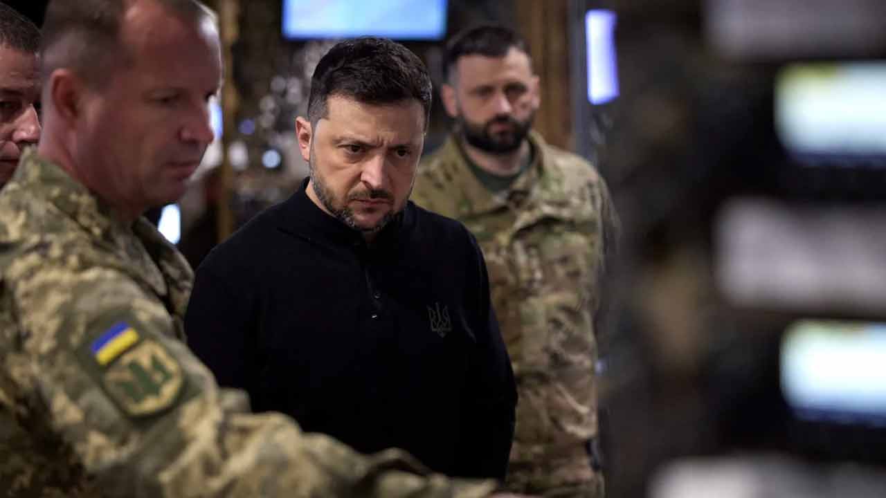 রাশিয়ার হামলায় ক্ষতবিক্ষত কিয়েভ, আরও আকাশ প্রতিরক্ষা চান জেলেনস্কি