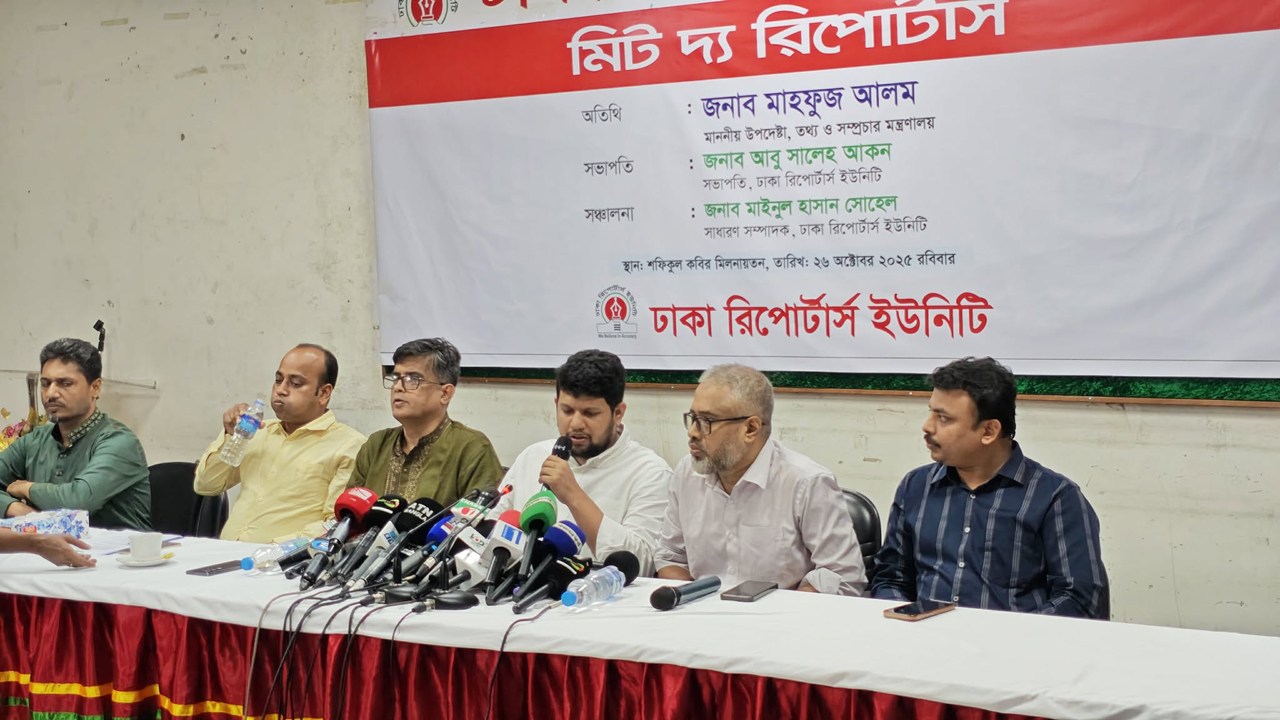 নভেম্বরের মধ্যে সংস্কার কমিশনের ১৩ প্রস্তাবনা বাস্তবায়ন সম্ভব :  মাহফুজ