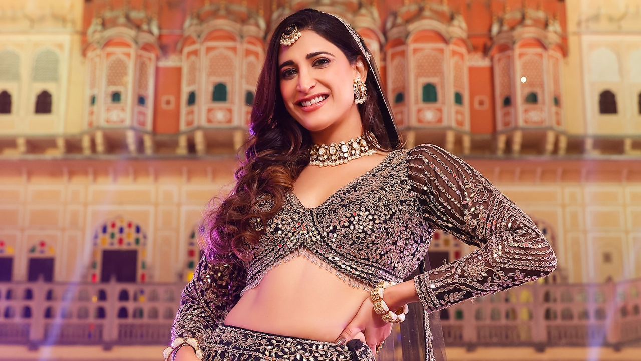 বিতর্কের জেরে ফের চর্চায় আহনা, পেলেন প্রাণনাশের হুমকি