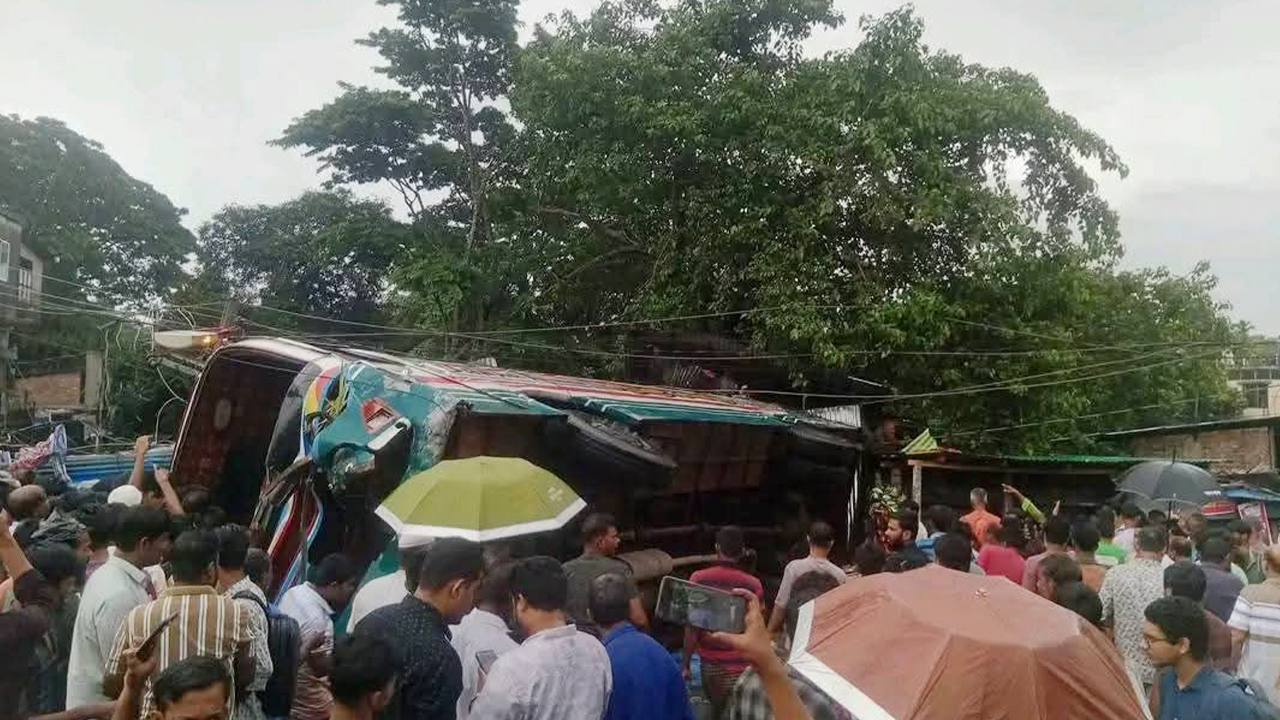 দাগনভূঞায় বাস দুর্ঘটনায় নিহত ৩, চালকের বিরুদ্ধে মামলা