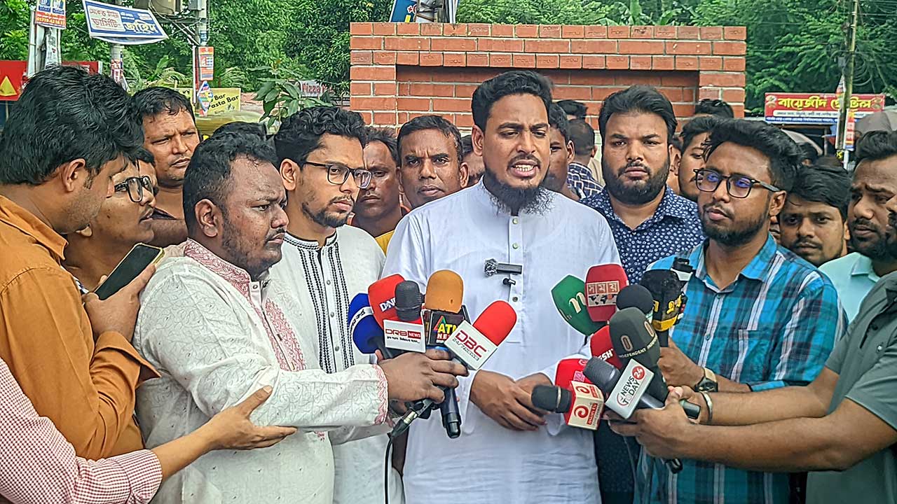 ‘যেনতেনভাবে ক্ষমতা হস্তান্তরের মধ্য দিয়ে উপদেষ্টাদের দায়মুক্তি সম্ভব নয়’