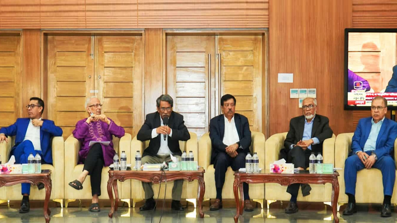একাধিক বাস্তবায়ন প্রক্রিয়ার প্রস্তাব দেবে কমিশন : আলী রীয়াজ