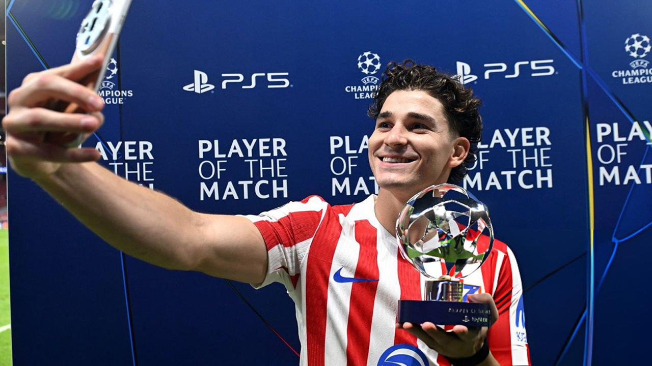 দুর্দান্ত ফর্মে থাকা আলভারেজকে পেতে মরিয়া বার্সা, প্রতিক্রিয়ায় যা বললেন