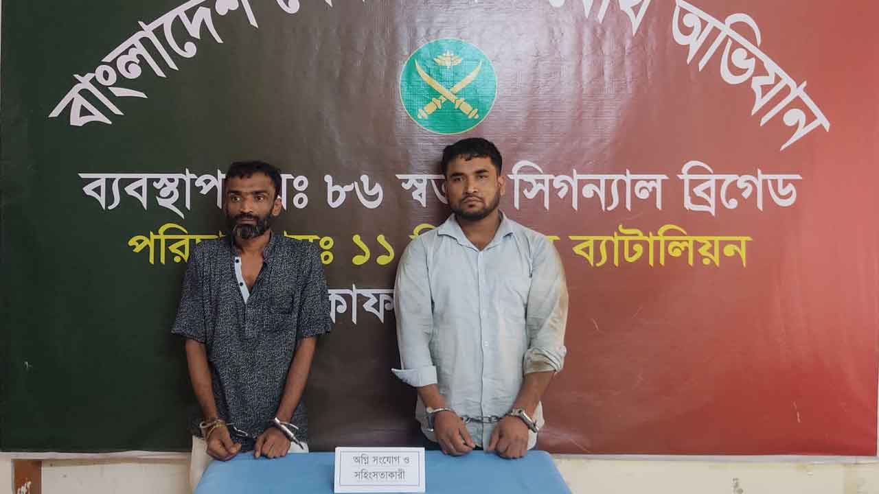 মিরপুরে আলিফ পরিবহনের বাসে আগুন দেওয়ার ঘটনায় গ্রেপ্তার ২