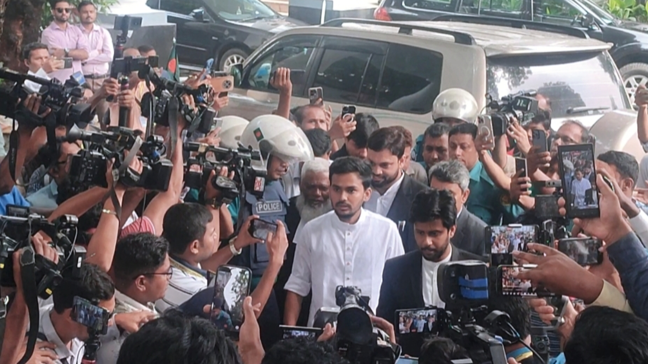 সাক্ষ্য দিতে ট্রাইব্যুনালে উপদেষ্টা আসিফ মাহমুদ