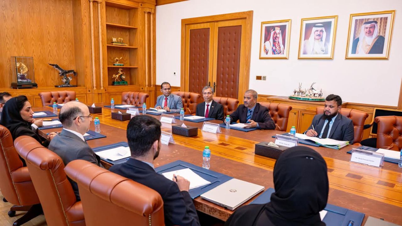 বাহরাই‌নের তিন মন্ত্রীর স‌ঙ্গে আসিফ নজরুলের বৈঠক