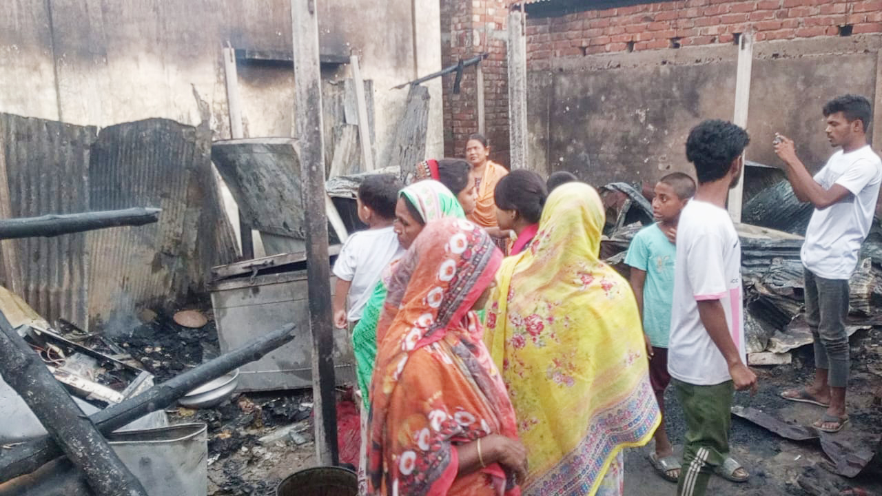 বগুড়ায় মাদক ও আধিপত্য বিস্তার নিয়ে সংঘর্ষ-অগ্নিসংযোগ, আহত ৩