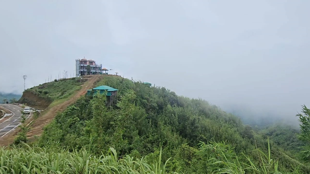 বান্দরবানে পর্যটকরা নির্বিঘ্নে ভ্রমণ করতে পারবেন : জেলা প্রশাসক 