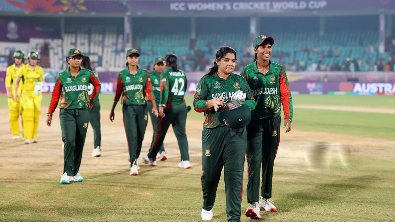বাংলাদেশকে ১০ উইকেটে হারিয়ে সেমিফাইনালে অস্ট্রেলিয়া