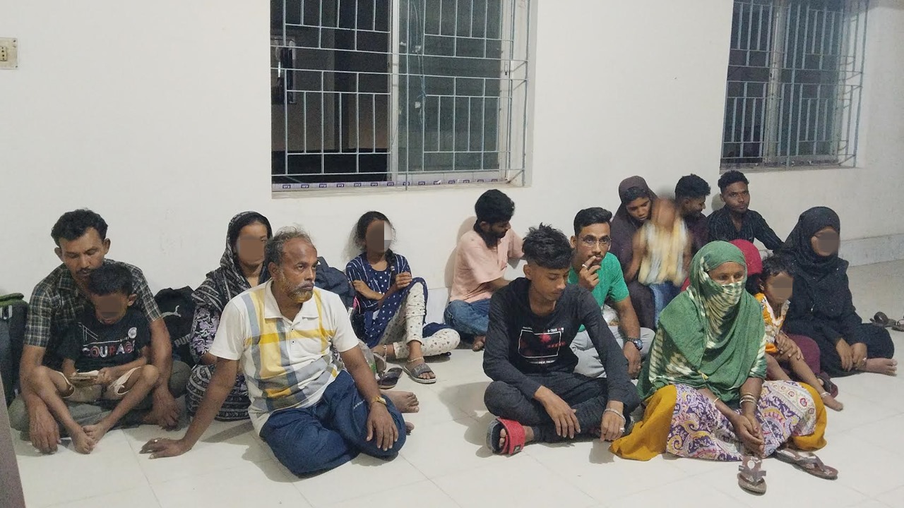 বিএসএফের হাতে আটক ১৬ বাংলাদেশিকে বিজিবির কাছে হস্তান্তর