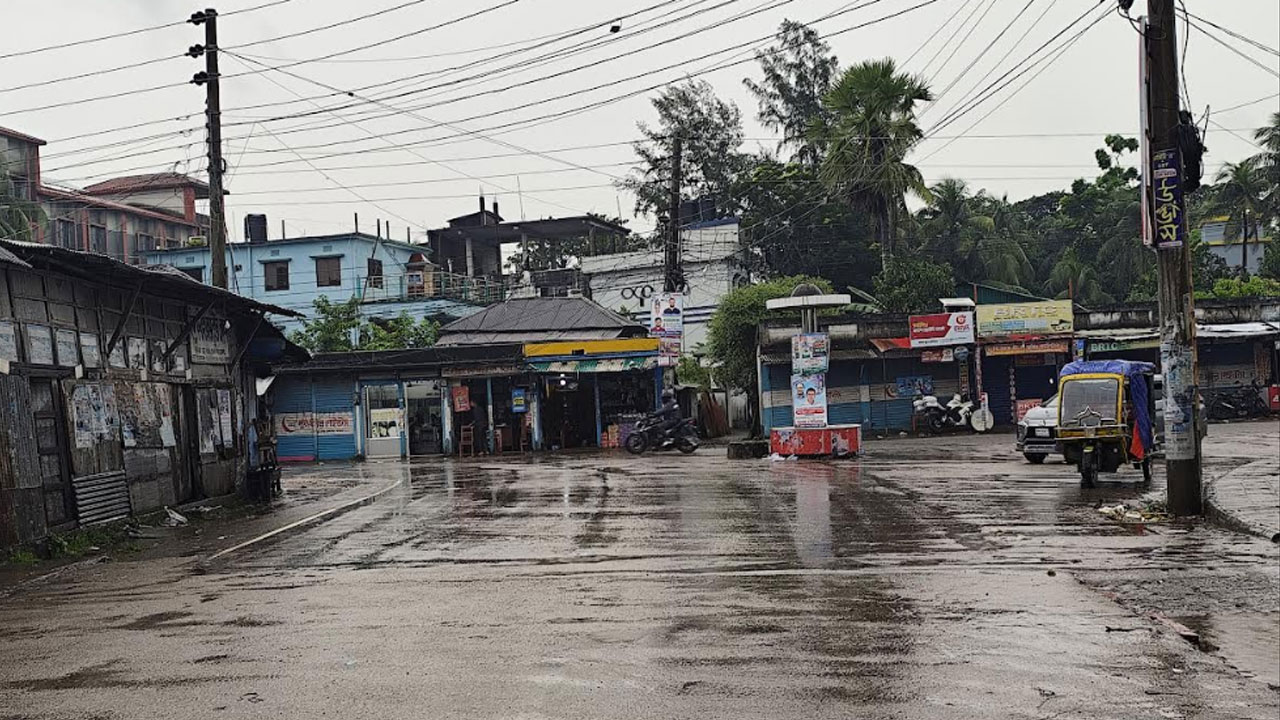 ২৪ ঘণ্টায় ভারী বর্ষণে বিপাকে ভোলার জনজীবন 