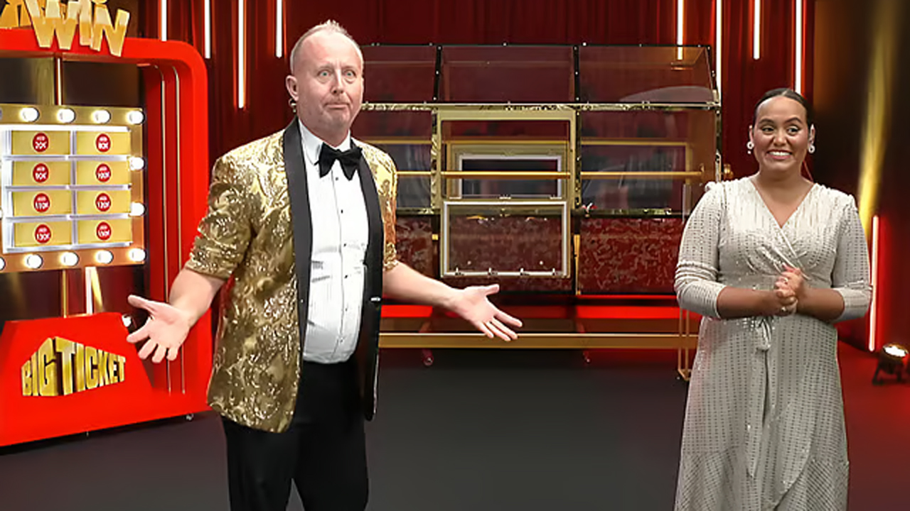 আমিরাতে ৪০ লাখ টাকার সোনা জিতলেন বাংলাদেশি বিক্রয়কর্মী