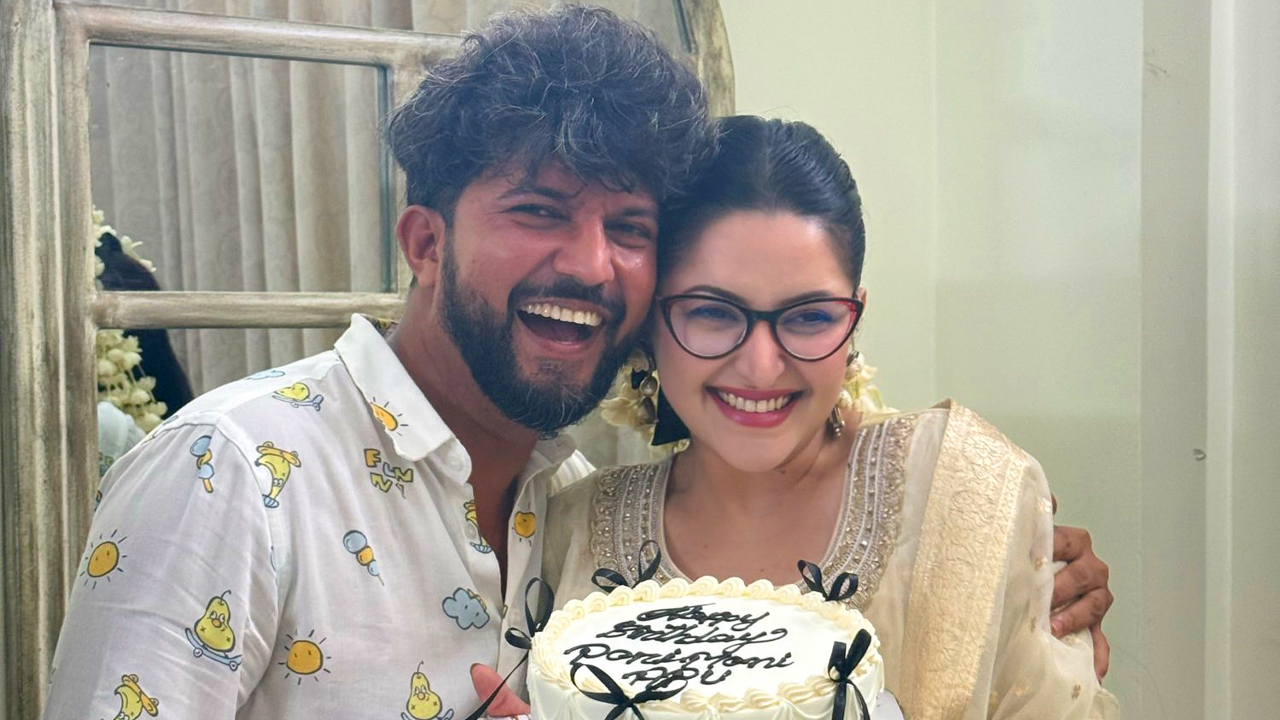 অর্কর সঙ্গে কেক কাটলেন পরীমণি 