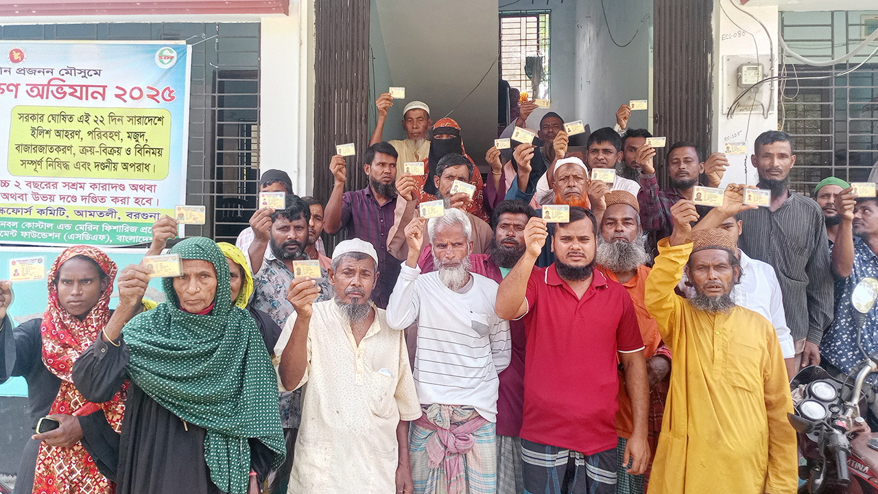 বরাদ্দের চাল না পেয়ে জেলেদের বিক্ষোভ, তদন্ত কমিটি গঠন