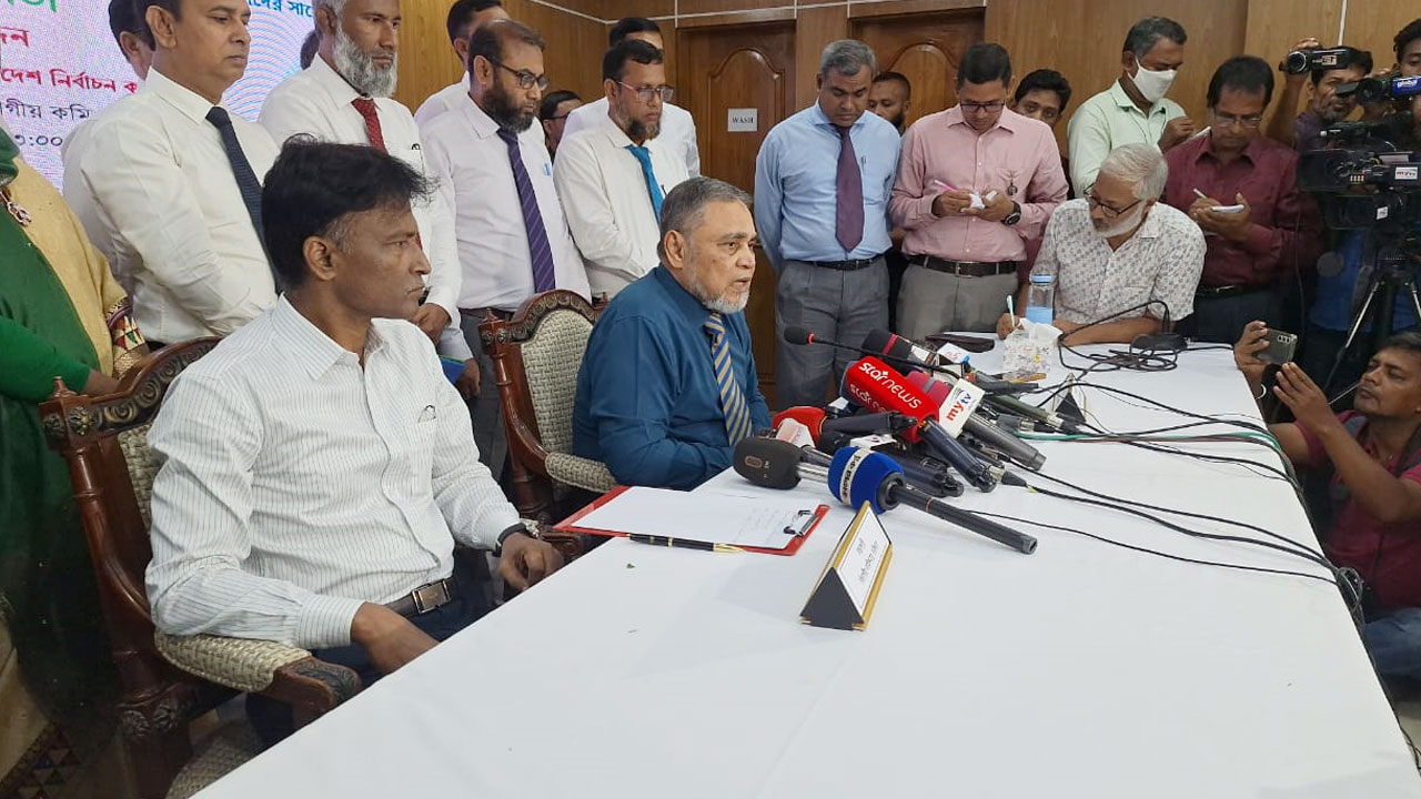 ডিসেম্বরের প্রথমার্ধে জাতীয় সংসদ নির্বাচনের তফসিল ঘোষণা : সিইসি 