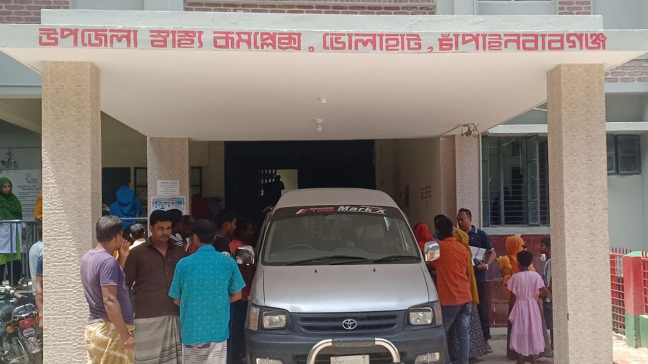 ভোলাহাটে সাপের কামড়ে দুইজনের মৃত্যু