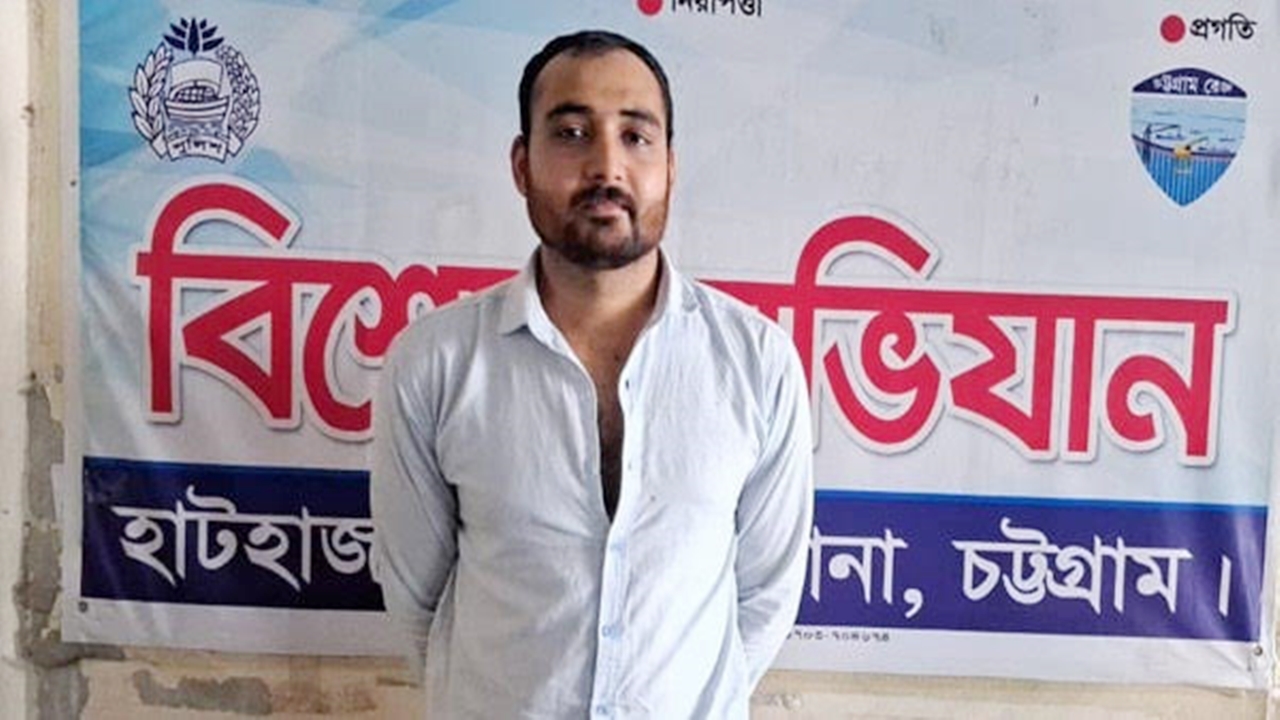 চট্টগ্রামে থানায় ঢুকে পুলিশের ওপর হামলা, সাবেক শিবির নেতা আটক