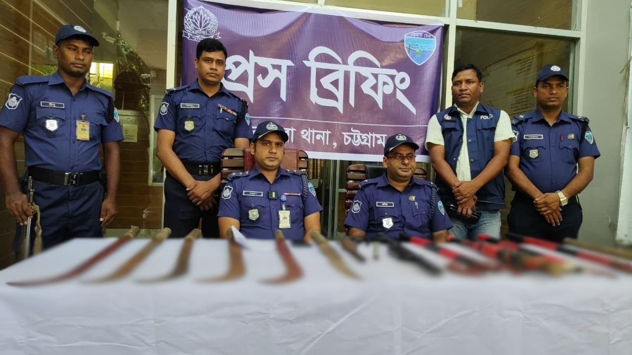 চট্টগ্রামে আগ্নেয়াস্ত্রসহ ৭ ডাকাত গ্রেপ্তার