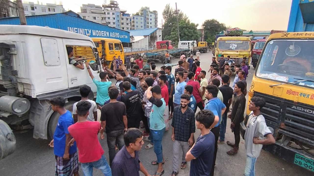 চট্টগ্রাম বন্দরে কন্টেইনার ওঠানামা ও পণ্য পরিবহনে স্থবিরতা