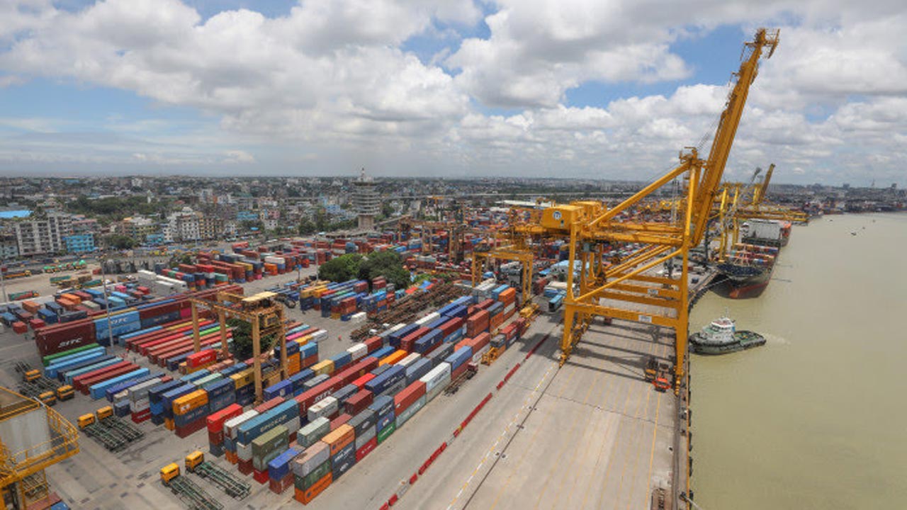 চট্টগ্রাম বন্দরে গাড়ি প্রবেশে বাড়তি মাশুল স্থগিত