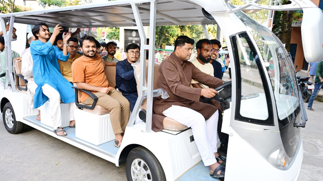 চবিতে শিক্ষার্থীদের যাতায়াতে যুক্ত হলো আরও ৬ ই-কার