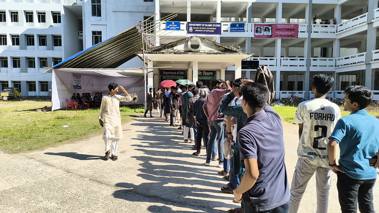 চাকসু নির্বাচন : ১০ মিনিটে দিতে হবে ৪০ ভোট