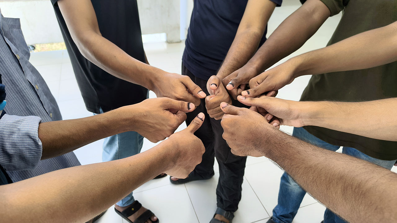 চাকসু নির্বাচনে ভোট দিয়ে উচ্ছ্বসিত প্রথম বর্ষের শিক্ষার্থীরা