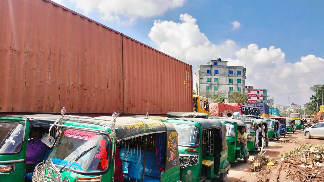 কুমিল্লা-সিলেট মহাসড়কে ১০ কিলোমিটার যানজট