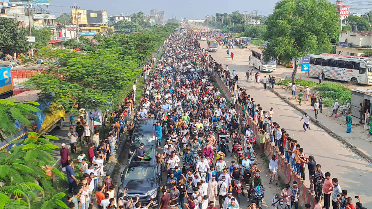 কুমিল্লা বিভাগের দাবিতে মহাসড়কে হাজারো মোটরসাইকেল নিয়ে শোভাযাত্রা