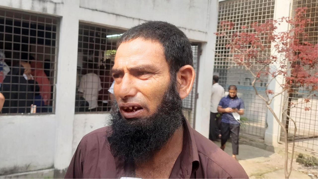 ‘আমি এখন খালি হাতে বাসায় ফিরব কী নিয়ে’