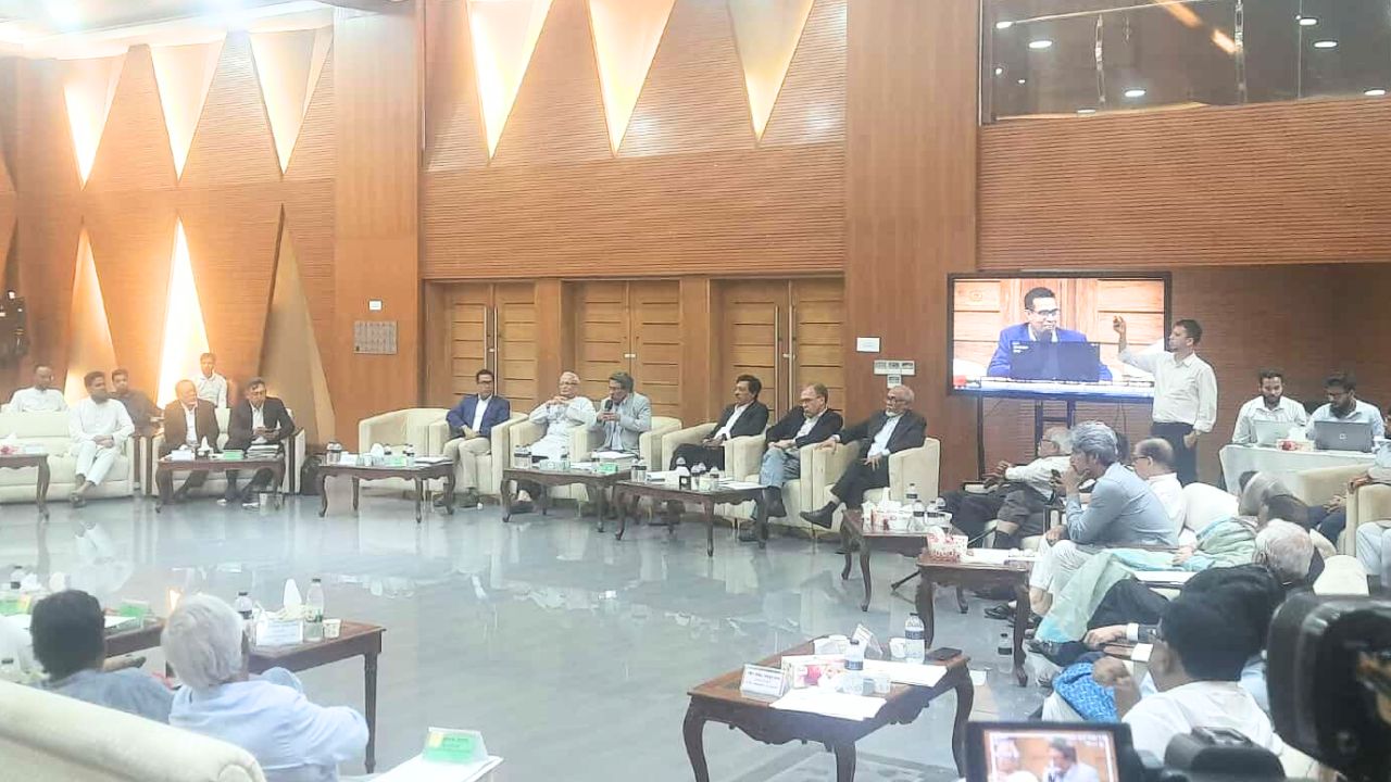 অধ্যাদেশের মাধ্যমে জুলাই সনদের বৈধতা দেওয়ার প্রস্তাব রাজনৈতিক দলগুলোর