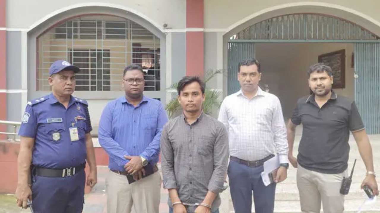 বার বার কাশি দিয়ে ধরা খেলেন কৃষ্ণকান্ত