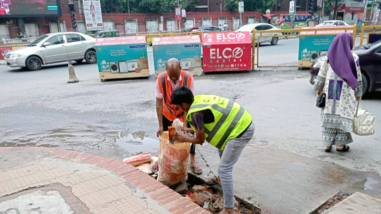 জলাবদ্ধতা নিরসনে পূর্ব প্রস্তুতি নিচ্ছে ডিএনসিসি