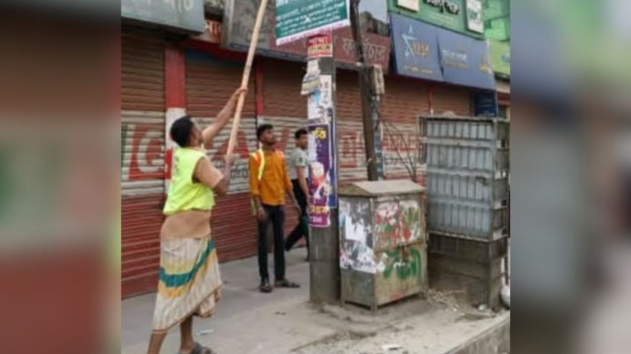 বাড্ডায় ব্যানার-ফেস্টুন অপসারণ করলো ডিএনসিসি