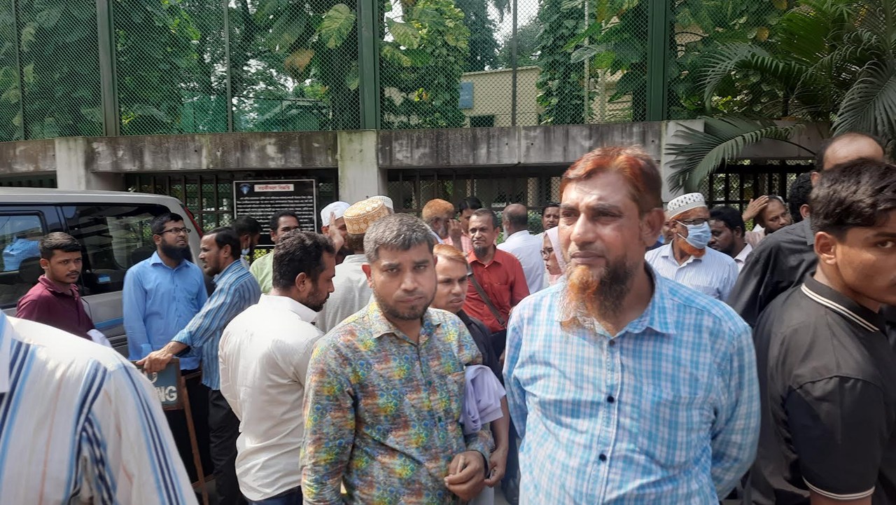 অফিস-আদালত, বাড়িঘর ও বাজার-বন্দর— কোথাও গিয়ে বাঁচতে পারছি না