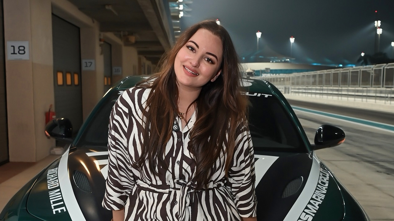 দক্ষিণী সিনেমায় অভিষেক সোনাক্ষীর