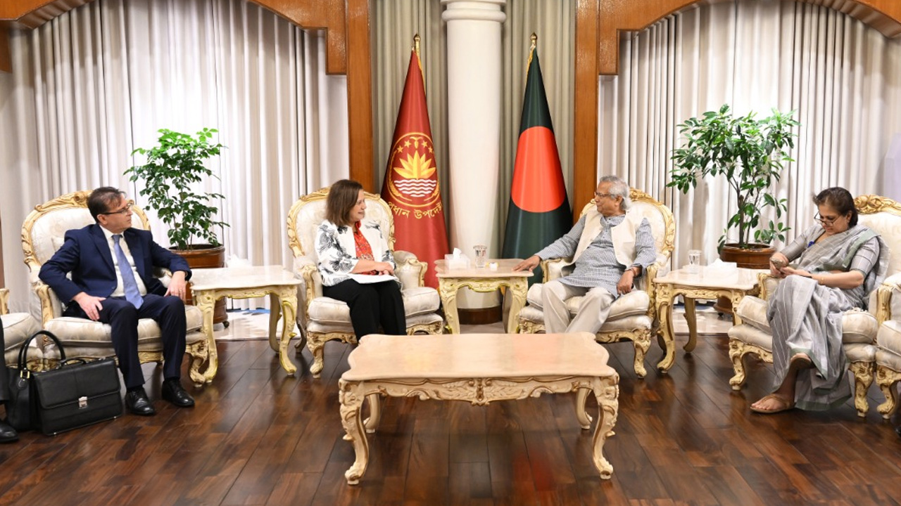 প্রধান উপদেষ্টার সঙ্গে তুরস্কের উপ-পররাষ্ট্রমন্ত্রীর সাক্ষাৎ