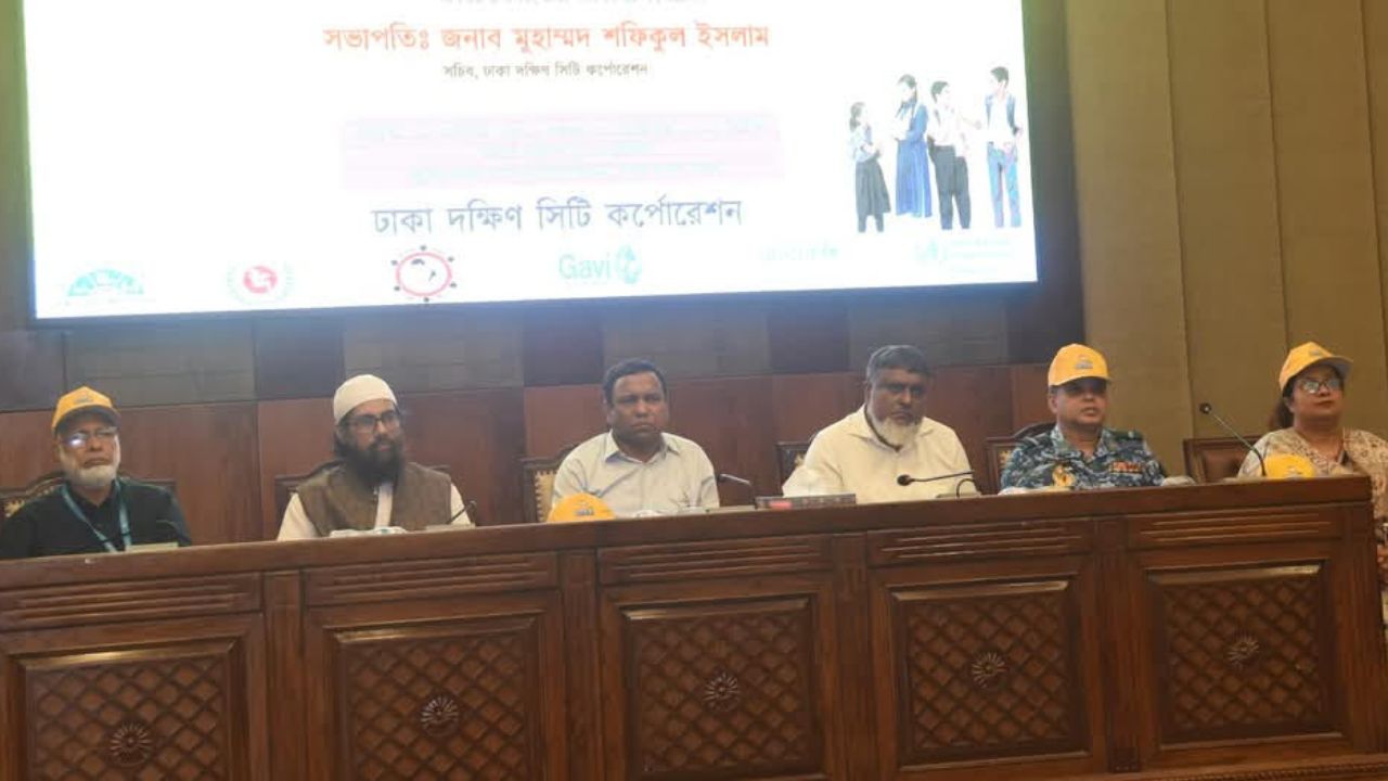 টিকা নিয়ে গুজবের বিষয়ে সচেতন থাকতে হবে : ডিএসসিসি সচিব