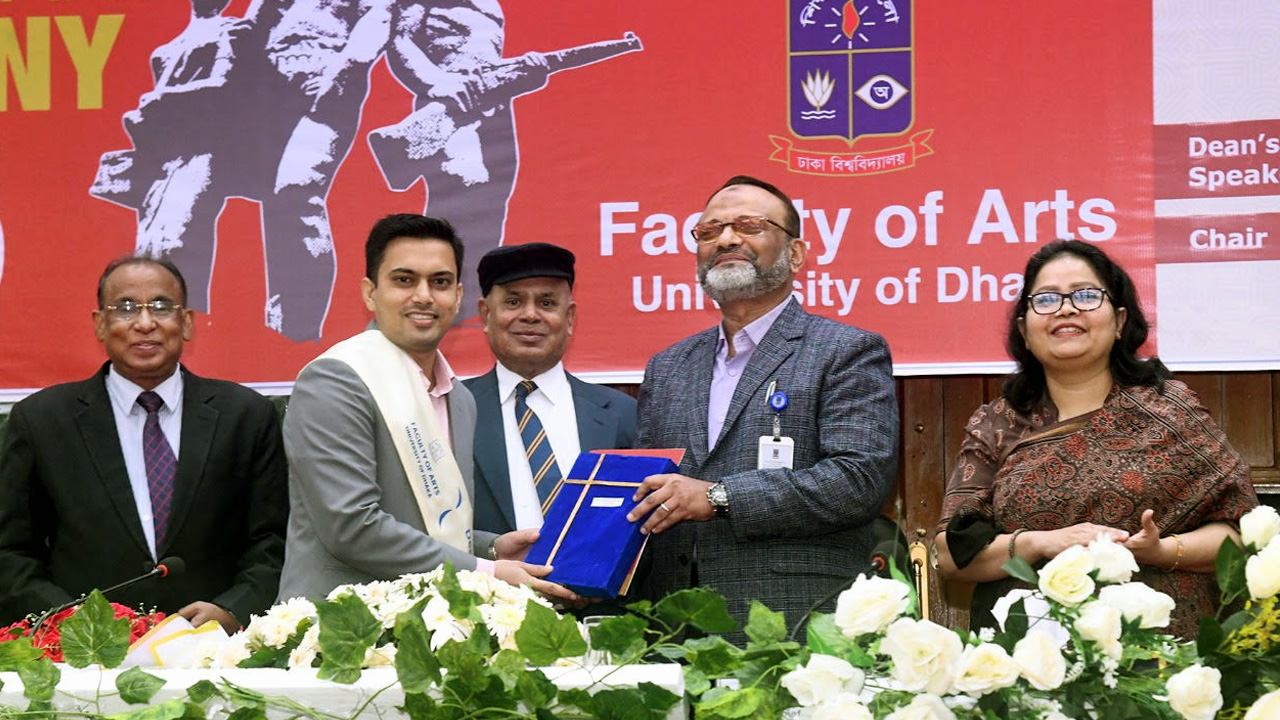 ঢাবিতে ডিনস অ্যাওয়ার্ড পেলেন ১৫৬ শিক্ষার্থী ও ১০ শিক্ষক