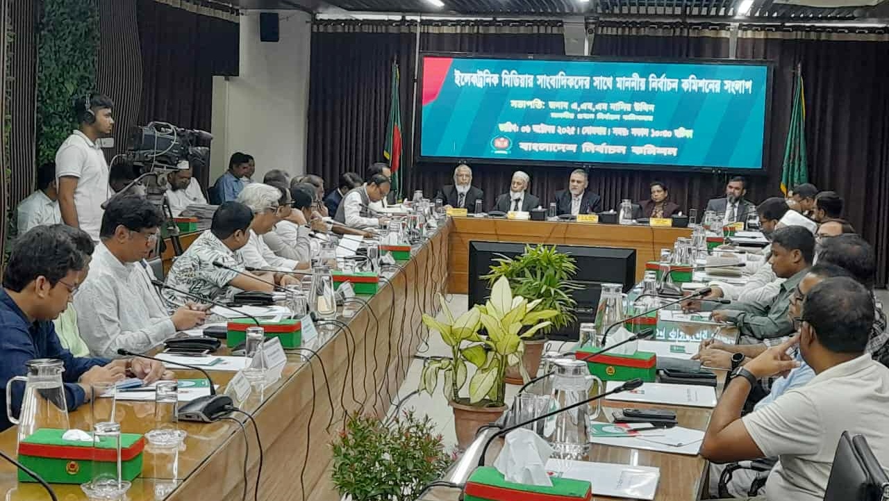 ইসির সংলাপে যা বললেন ইলেকট্রনিক মিডিয়ার প্রতিনিধিরা