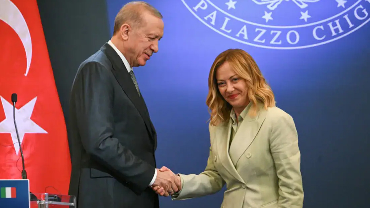 ধূমপান ছাড়তে বললেন এরদোয়ান, জবাবে যা বললেন ইতালির প্রধানমন্ত্রী